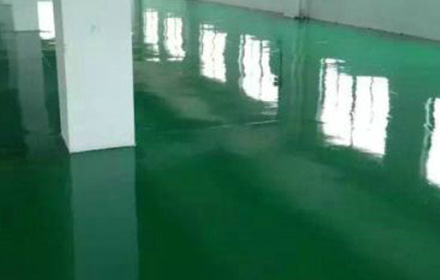 環氧自流平地坪漆完工后要如何判斷施工質量？